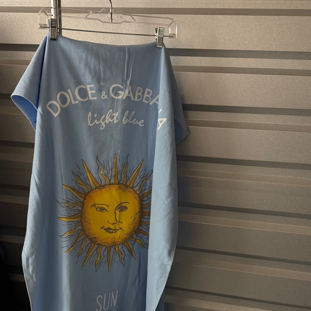 Never used!! Dolce & Gabbana Blue towel “light blue” sun